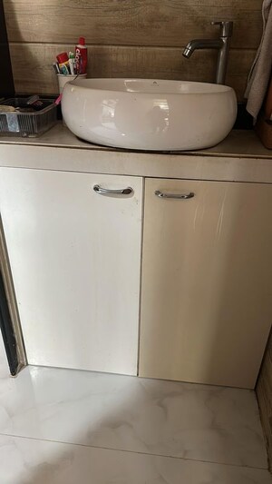 Furnished Amenities in 2 BHK Apartment at Shah Apartment Andheri, Andheri East – for Rent