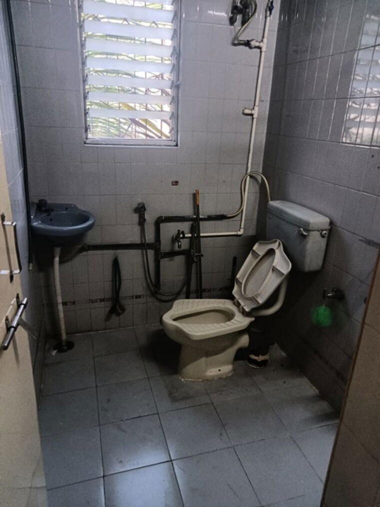 Bathroom, aundh 2 Bedroom 1000 Sq.Ft. Apartment In Aundh Pune 10721089