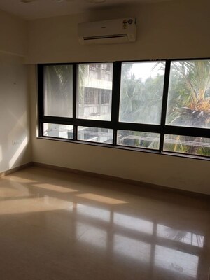 Furnished Amenities in 5 BHK Apartment at Ira Chaya, Khar West – for Rent