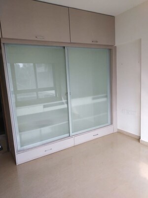 Room in 5 BHK Apartment at Ira Chaya, Khar West – for Rent