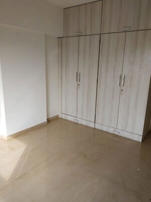 Room in 5 BHK Apartment at Ira Chaya, Khar West – for Rent