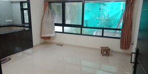 Room in 5 BHK Apartment at Ira Chaya, Khar West – for Rent