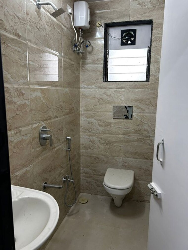Bathroom, kharghar sector 4 3 Bedroom 1500 Sq.Ft. Apartment In Kharghar Sector 4 Navi Mumbai 10721104