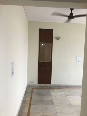 Room in 1 BHK Apartment at Ansal Sushant Estate, Sector 52 – for Rent