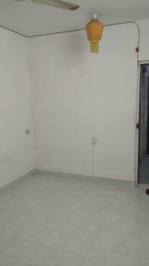 Room in 1 BHK Apartment at Kandivali East – for Sale