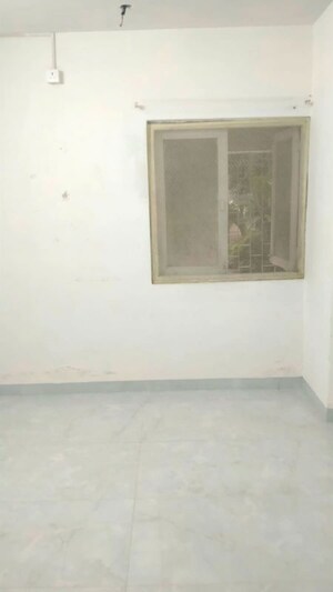 Room in 1 BHK Apartment at Kandivali East – for Sale