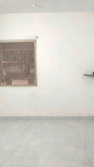Room in 1 BHK Apartment at Kandivali East – for Sale