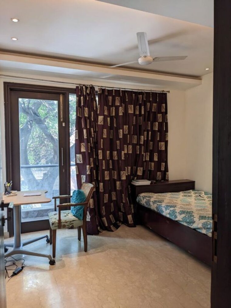 Gym, kalkaji 3 Bedroom 200 Sq.Yd. Builder Floor In Kalkaji Delhi 10721120