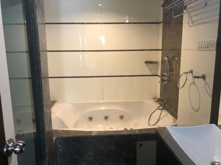 Bathroom, hicons-classic 4 Bedroom 2200 Sq.Ft. Apartment In Khar West Mumbai 10721161