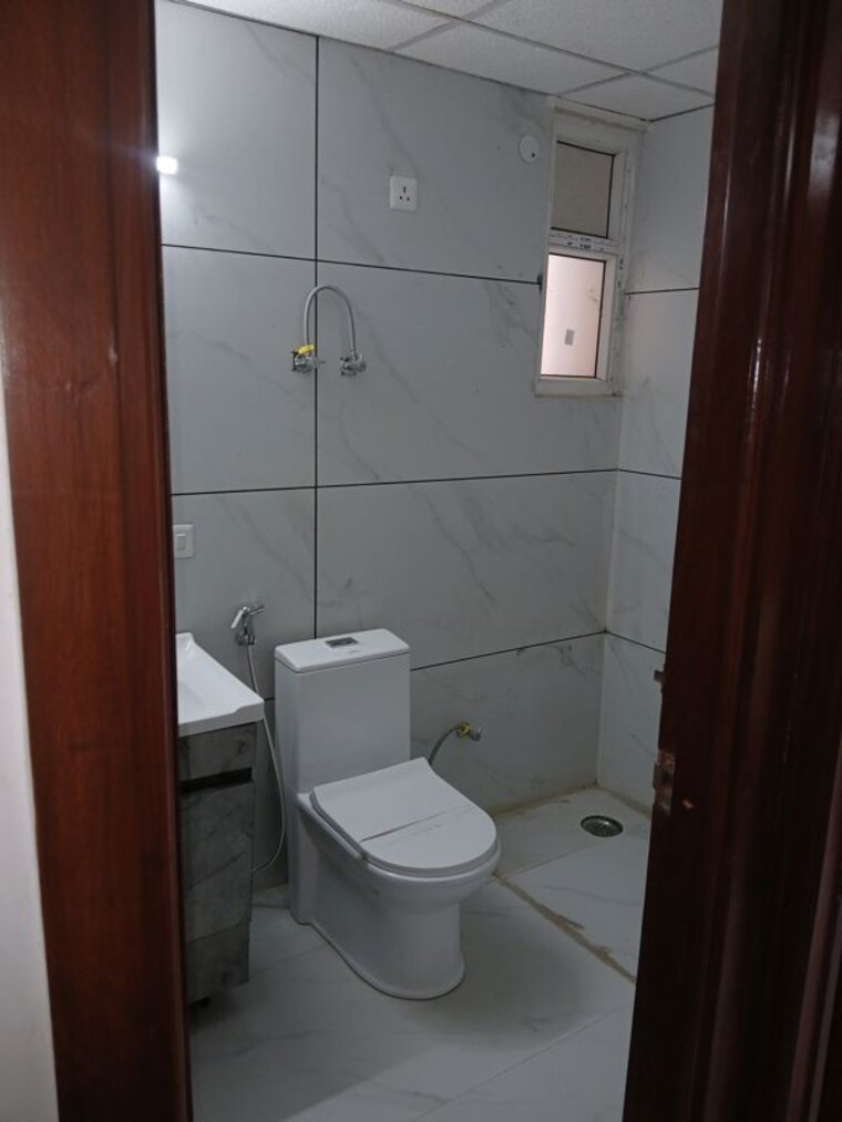 Bathroom, jkg-palm-resort 2 Bedroom 990 Sq.Ft. Apartment In Raj Nagar Extension Ghaziabad 10721128