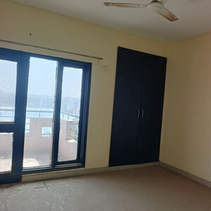Room in 3.5 BHK Apartment at RPS Savana, Sector 88 – for Rent