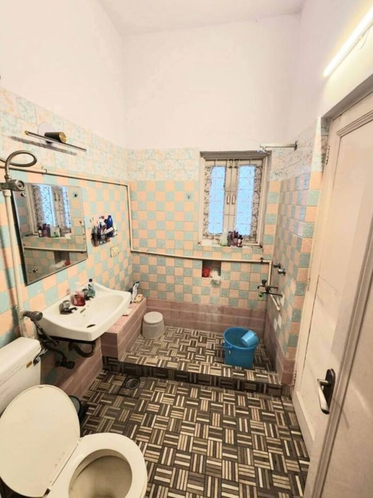 Team Area, pamposh enclave 3 Bedroom 270 Sq.Yd. Builder Floor In Pamposh Enclave Delhi 10721199
