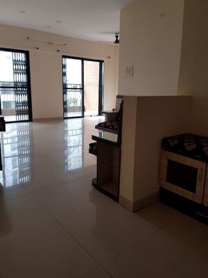Room in 2 BHK Apartment at Magarpatta Sylvania, Hadapsar – for Sale