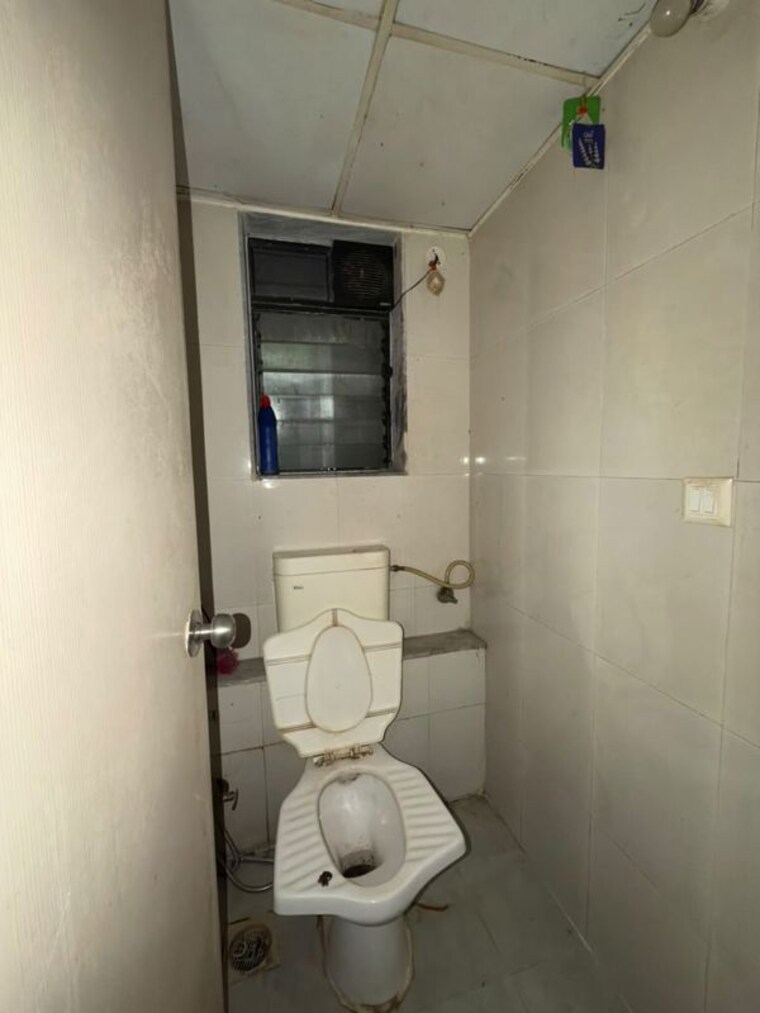 Bathroom, lodha-crown-taloja-quality-homes 1 Bedroom 500 Sq.Ft. Apartment In Dombivli East Thane 10721224