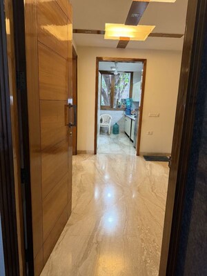 Room in 3 BHK Builder Floor at South Extension ii – for Sale