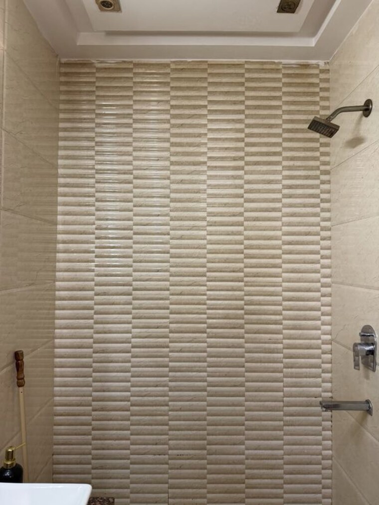 Bathroom, south extension ii 3 Bedroom 315 Sq.Yd. Builder Floor In South Extension ii Delhi 10721240