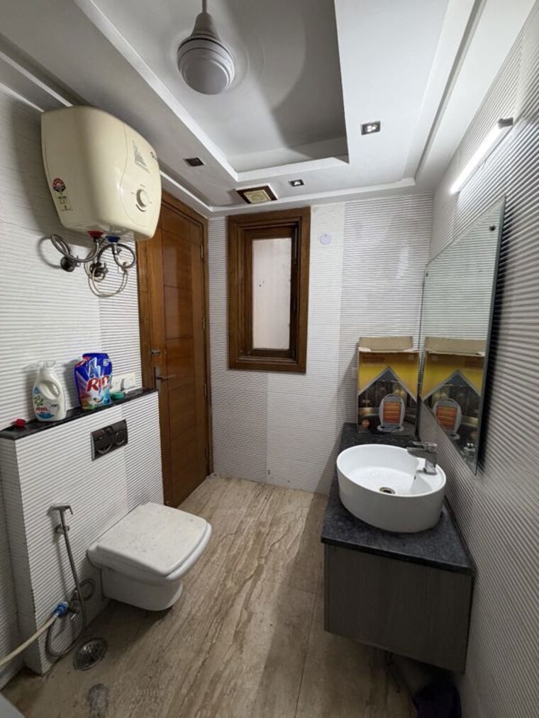 Team Area, south extension ii 3 Bedroom 315 Sq.Yd. Builder Floor In South Extension ii Delhi 10721240