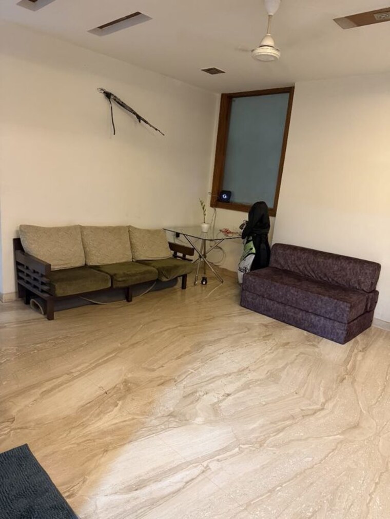 Living Room, south extension ii 3 Bedroom 315 Sq.Yd. Builder Floor In South Extension ii Delhi 10721240