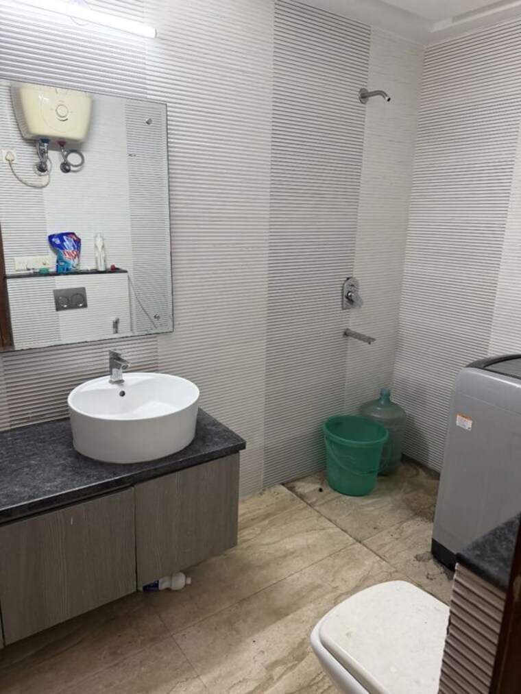 Bathroom, south extension ii 3 Bedroom 315 Sq.Yd. Builder Floor In South Extension ii Delhi 10721240