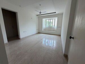 Room in 3 BHK Apartment at K Raheja Corp Vivarea, Koramangala – for Rent