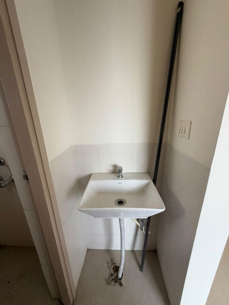 Bathroom, lodha-crown-jasmine-d-e-and-f 1 Bedroom 305 Sq.Ft. Apartment In Dombivli East Thane 10721313