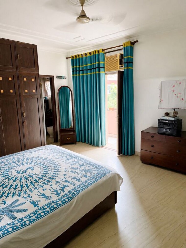 Bedroom, greater kailash 4 Bedroom 311 Sq.Yd. Builder Floor In Greater Kailash Delhi 10721326