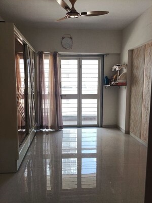 Room in 3 BHK Apartment at Kohinoor Viva City, Dhanori – for Rent