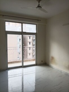2.5 BHK +Apartment For Rent in Mahagun My Woods