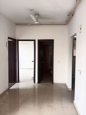 Room in 2.5 BHK Apartment at Mahagun My Woods, Sector 16c Greater Noida – for Rent