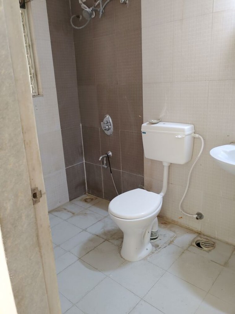 Bathroom, bhakti-ambience 2 Bedroom 1000 Sq.Ft. Apartment In Baner Pune 10721359
