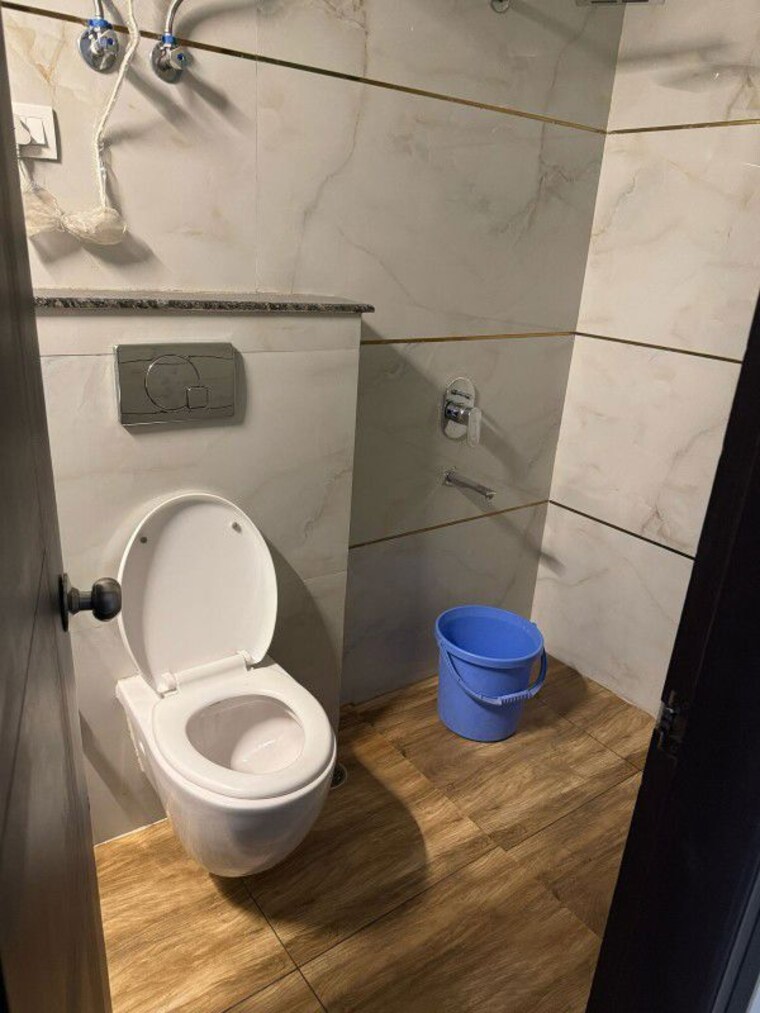 Bathroom, sector 14 2 Bedroom 1200 Sq.Ft. Builder Floor In Sector 14 Gurgaon 10721312