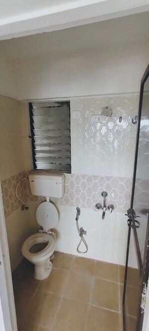 Bathroom in 1 BHK Apartment at Sarah Continental Heights, Byculla East – for Sale