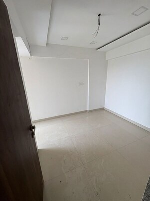 Room in 2 BHK Apartment at Neminath Imperia, Andheri West – for Rent