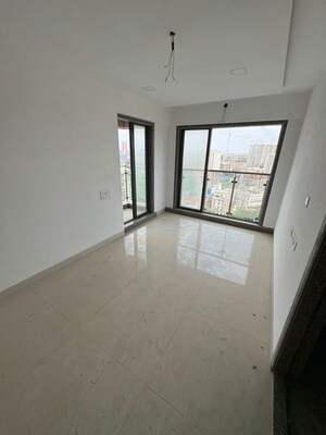 Room in 2 BHK Apartment at Neminath Imperia, Andheri West – for Rent