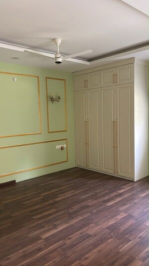 Room in 3 BHK Apartment at Rajapushpa Eterna, Nanakramguda – for Rent
