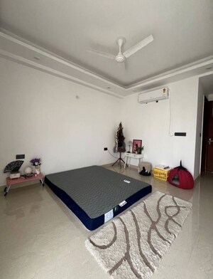 Team Area in 3 BHK Builder Floor at Rajouri Garden – for Rent