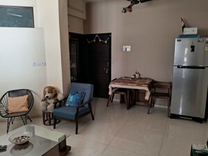 Room in 2 BHK Apartment at Ganesh Prasad Apartment Tardeo, Tardeo – for Rent