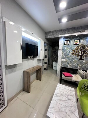 Room in 2 BHK Apartment at Suncity Avenue 102, Sector 102 – for Rent