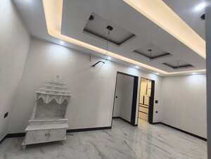 Room in 2 BHK Builder Floor at Amolik Aster Woods, Sector 98 – for Rent