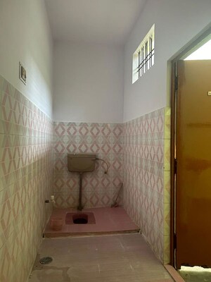 Bathroom in 1 BHK Builder Floor at Vineet Khand – for Rent