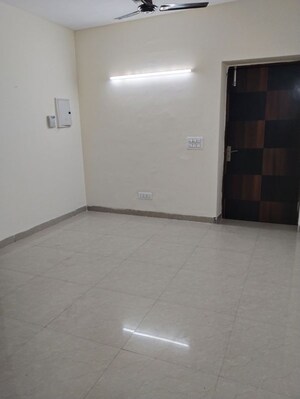 Room in 2 BHK Apartment at Unitech Uniworld Gardens 2, Sector 47 – for Rent