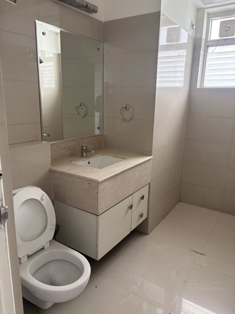 Bathroom, sector 21 3 Bedroom 1550 Sq.Ft. Builder Floor In Sector 21 Gurgaon 10721605
