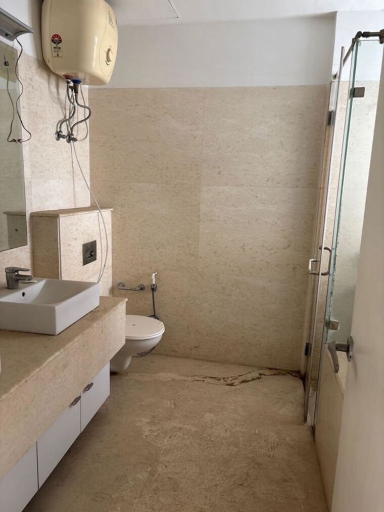 Bathroom, sector 22 3 Bedroom 1550 Sq.Ft. Builder Floor In Sector 22 Gurgaon 10721614