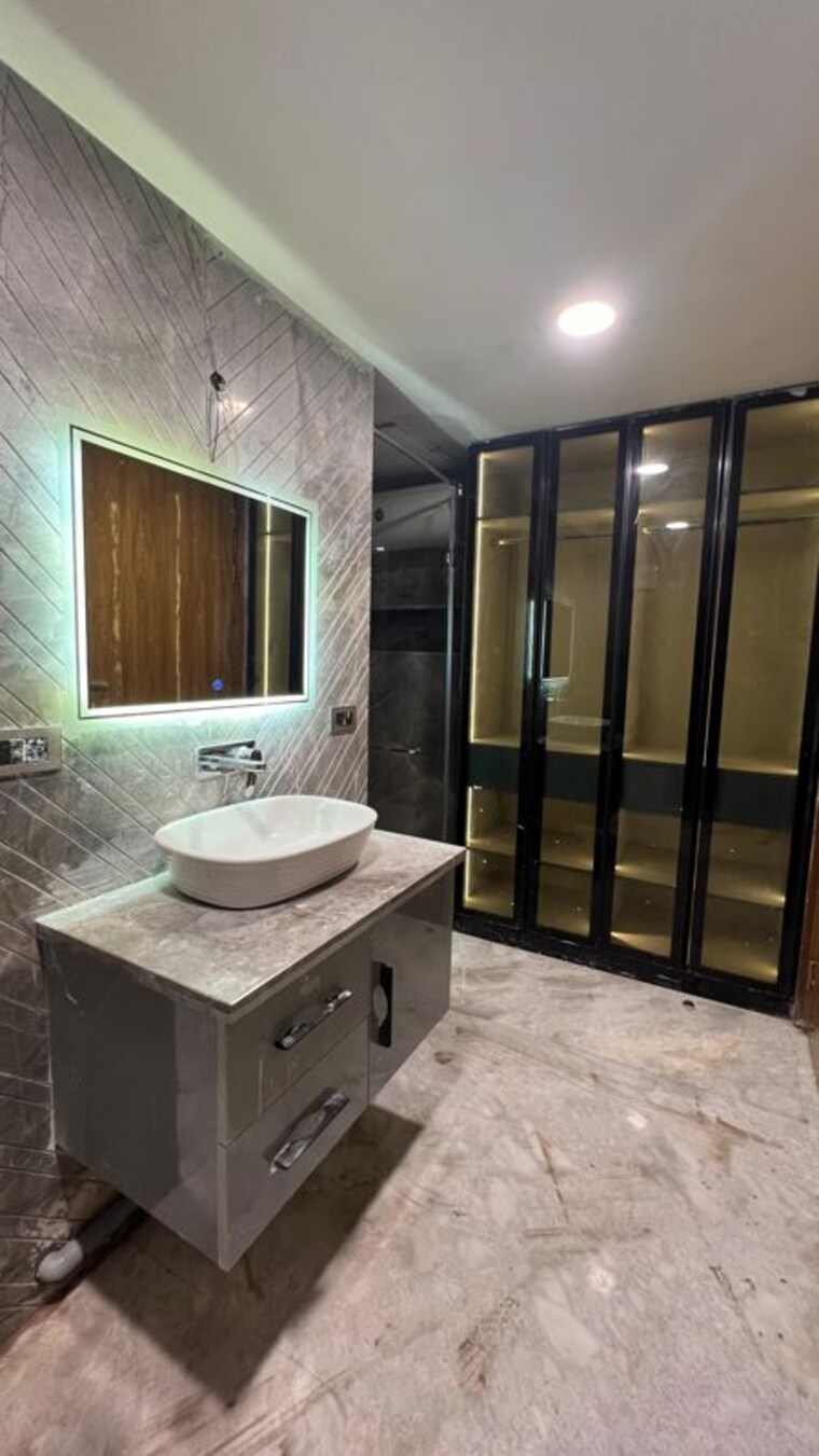 Bathroom, sector 71 3 Bedroom 1650 Sq.Ft. Builder Floor In Sector 71 Gurgaon 10721520