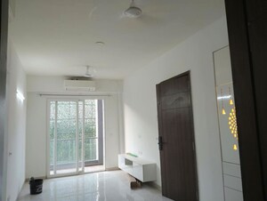 Room in 2.5 BHK Apartment at Smart World Orchard, Sector 61 – for Sale