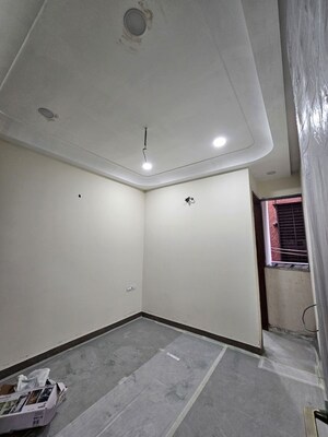 Furnished Amenities in 2 BHK Builder Floor at Janakpuri – for Sale
