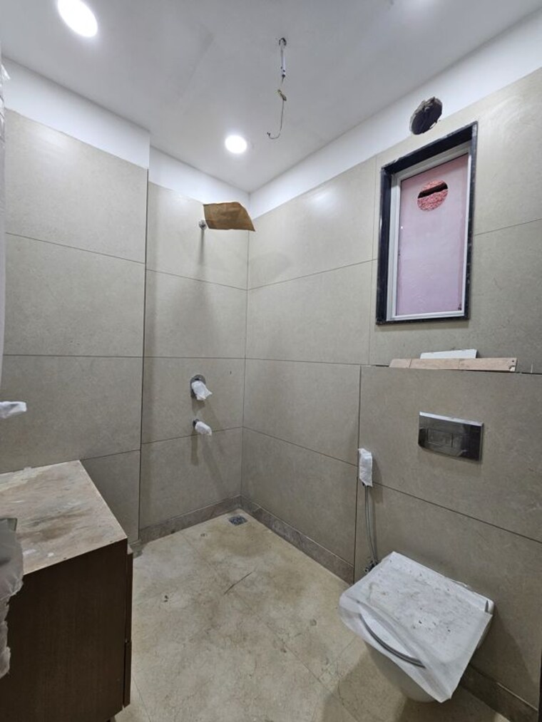 Bathroom, janakpuri 2 Bedroom 80 Sq.Yd. Builder Floor In Janakpuri Delhi 10721620