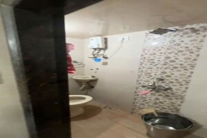 Bathroom in 1.5 BHK Apartment at Mahalaxmi – for Rent