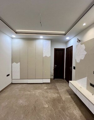 Room in 4 BHK Builder Floor at Rohini Sector 23 – for Rent