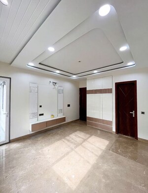 Room in 4 BHK Builder Floor at Rohini Sector 23 – for Rent